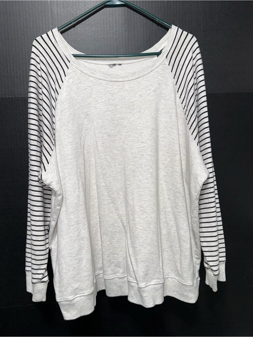 🔱Torrid Heather Cream Raglan Sleeve Contrasting Stripes Sweatshirt
